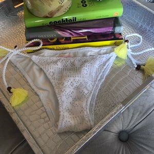 White lace bikini bottoms SMALL